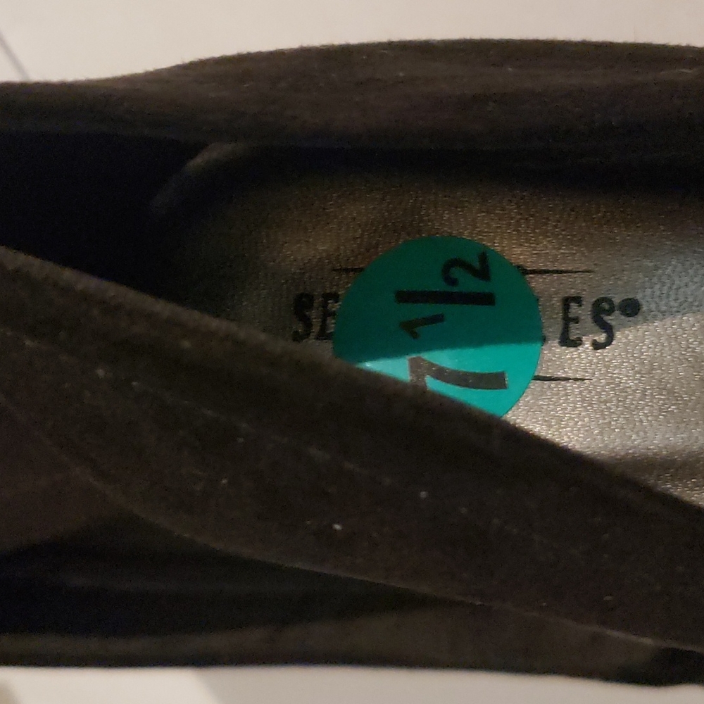 Shoes - Picture 5 of 6